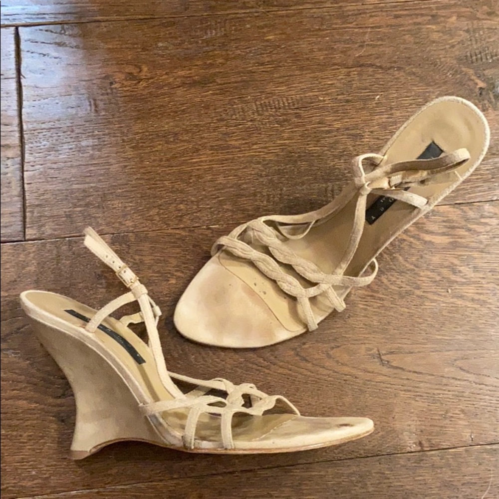 Laundry by Shelli Segal tan suede wedge sandals